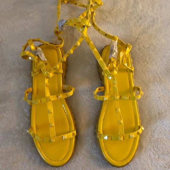Cape Robbin Thorn Yellow Gladiator Sandals - Picture 3 of 13
